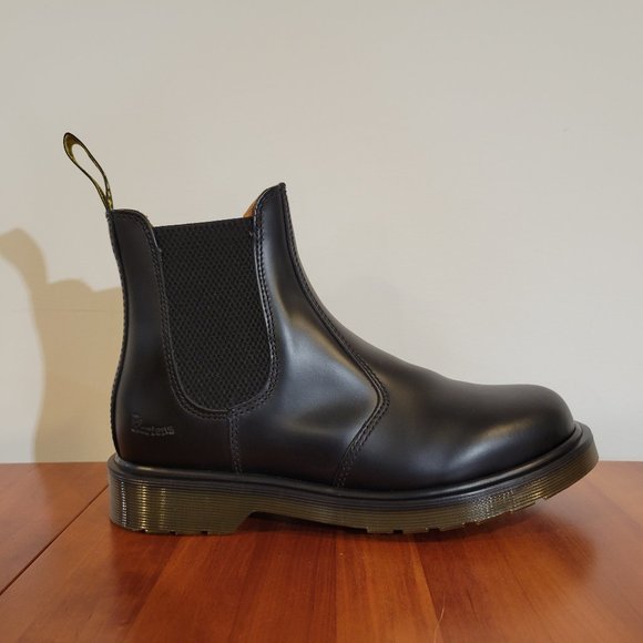 Dr. Martens Shoes - Dr. Martens 2976 Chelsea Boots: Mens 7, Womens 8